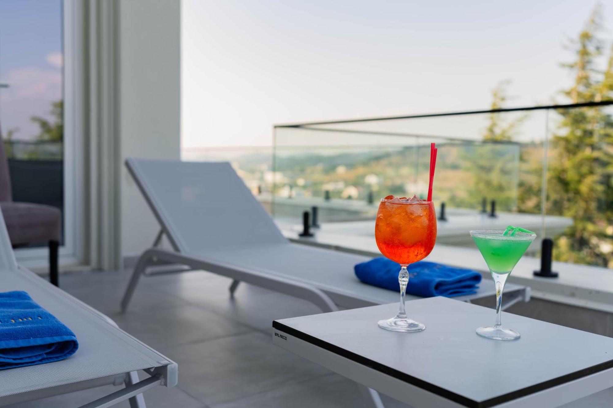Royal Hill Hotel Vorë Buitenkant foto