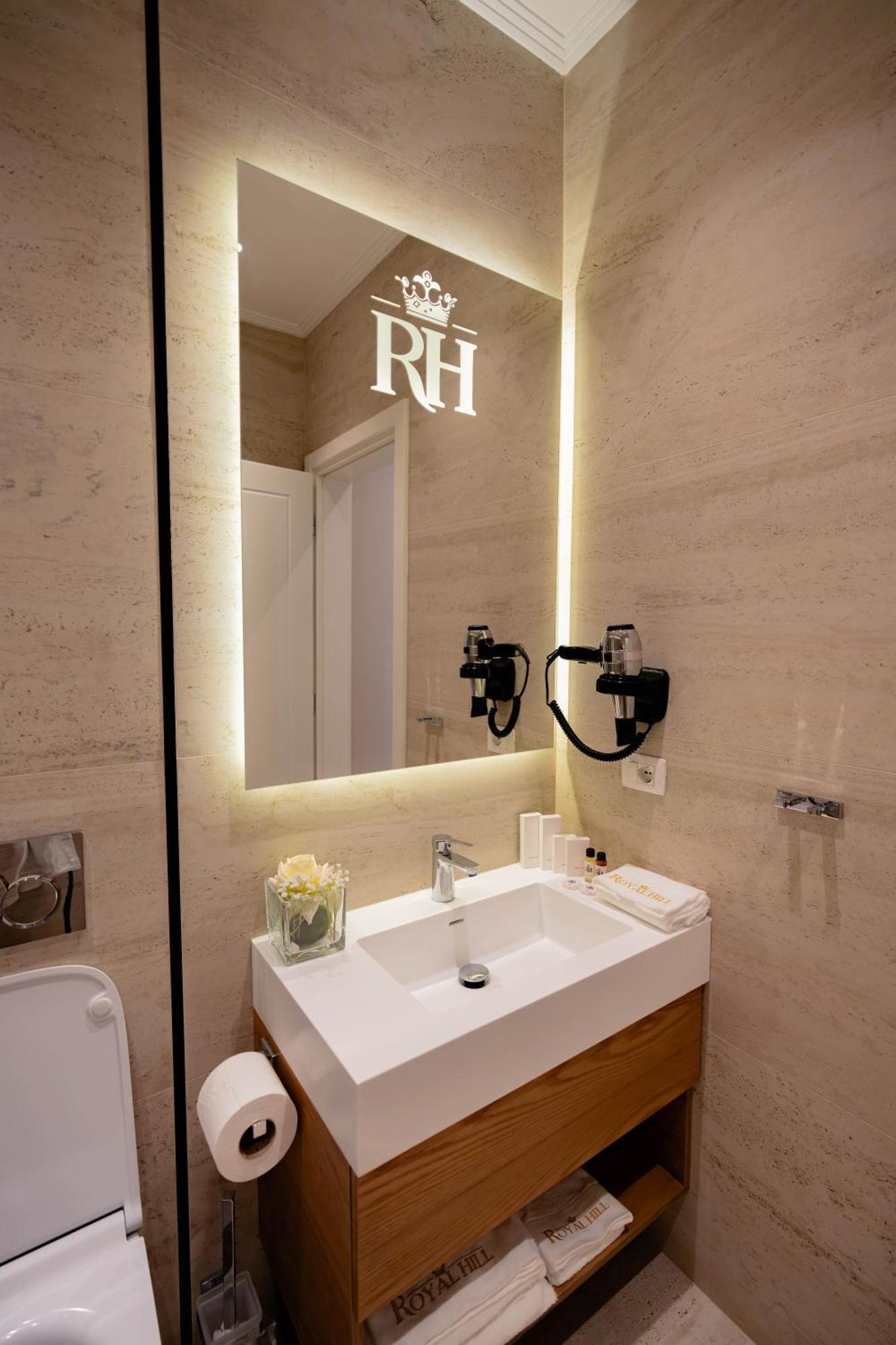 Royal Hill Hotel Vorë Buitenkant foto
