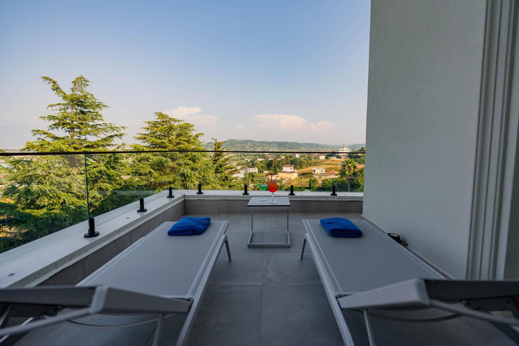 Royal Hill Hotel Vorë Buitenkant foto