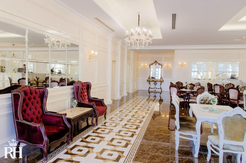Royal Hill Hotel Vorë Buitenkant foto