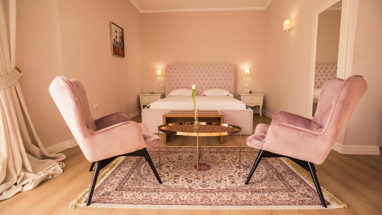Royal Hill Hotel Vorë Buitenkant foto