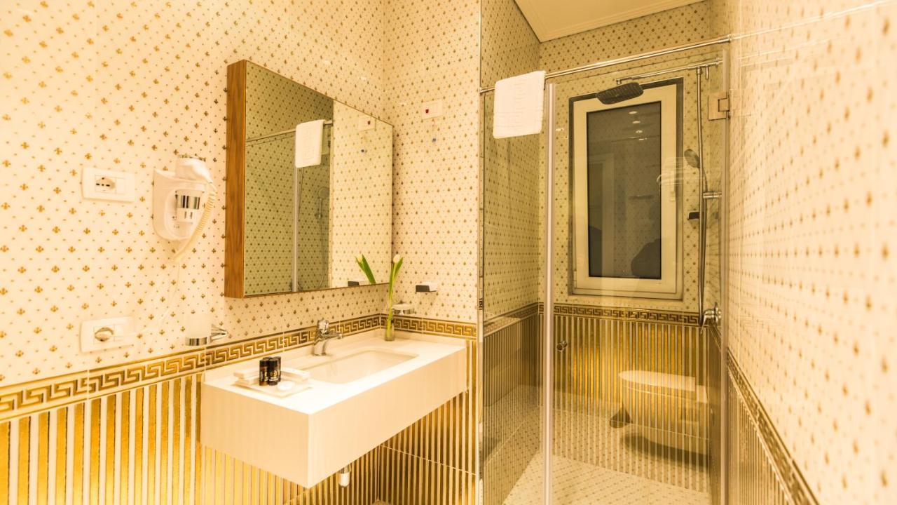 Royal Hill Hotel Vorë Buitenkant foto