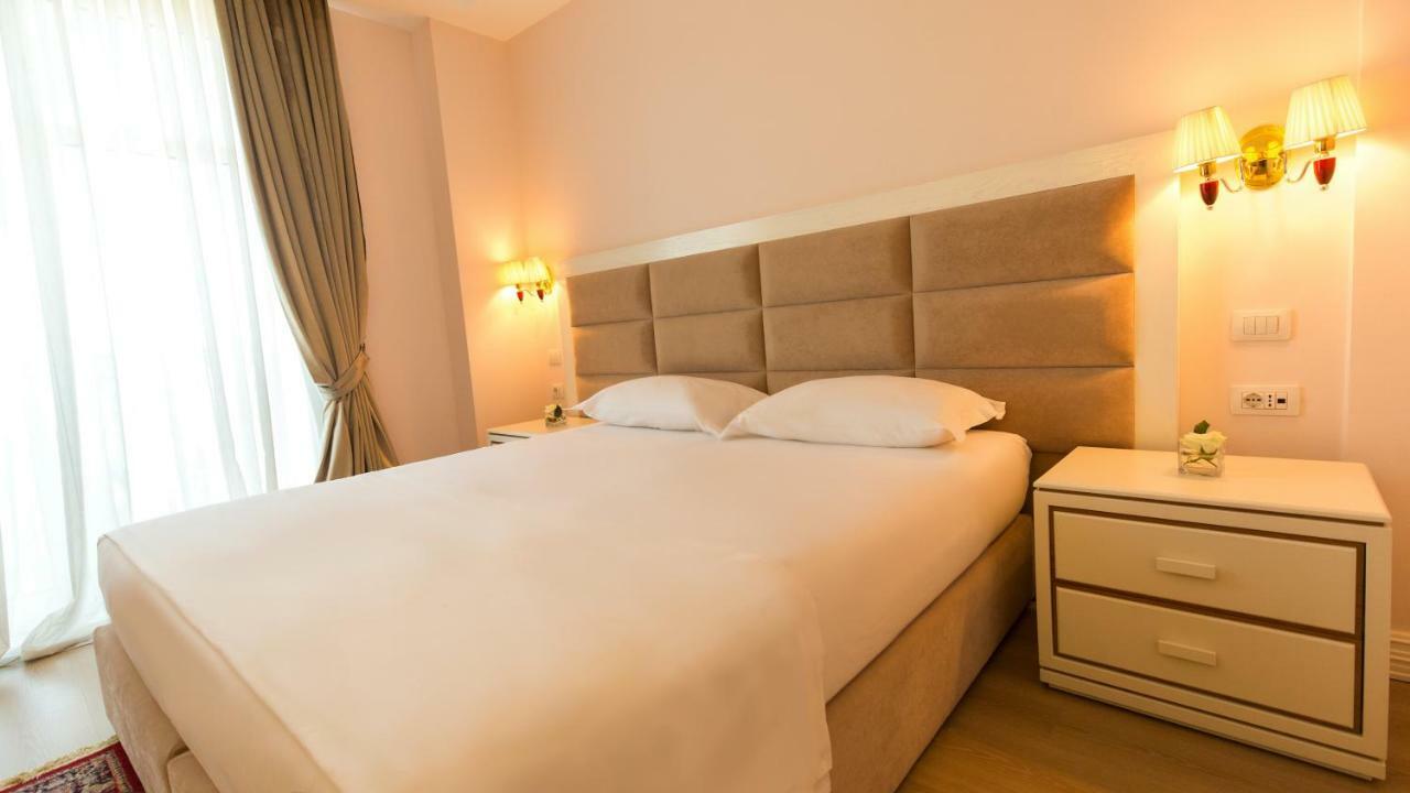 Royal Hill Hotel Vorë Buitenkant foto
